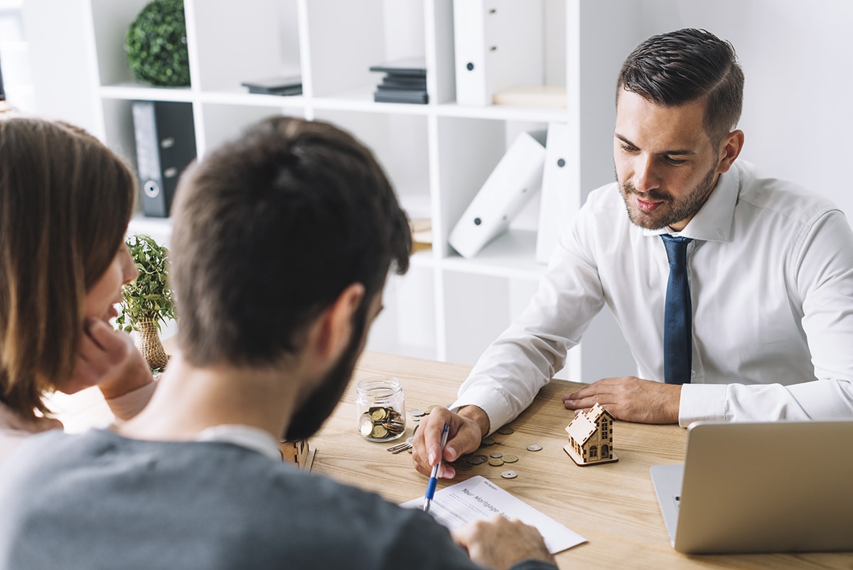 mortgage adviser
